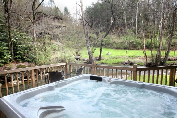 Brook Trout Chalet, 2 Bedrooms, Sleeps 9, On The Water Севьервилл Экстерьер фото